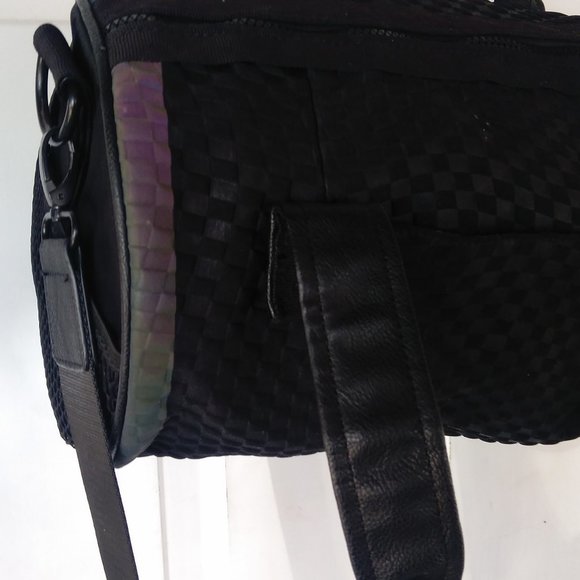 VERA WANG BLACK DUFFLE BAG or BARREL PURSE w/ REFLECTIVE ACCENTS - Picture 8 of 16